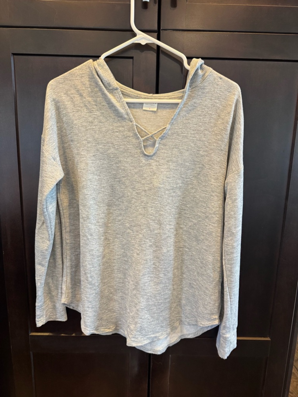 Tresics Light Gray Hooded V-Neck Long-Sleeve Top